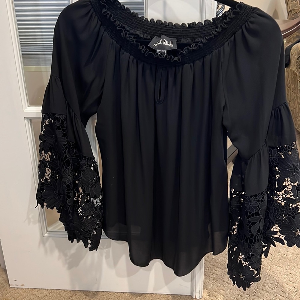 Joseph Ribkoff appliqué top